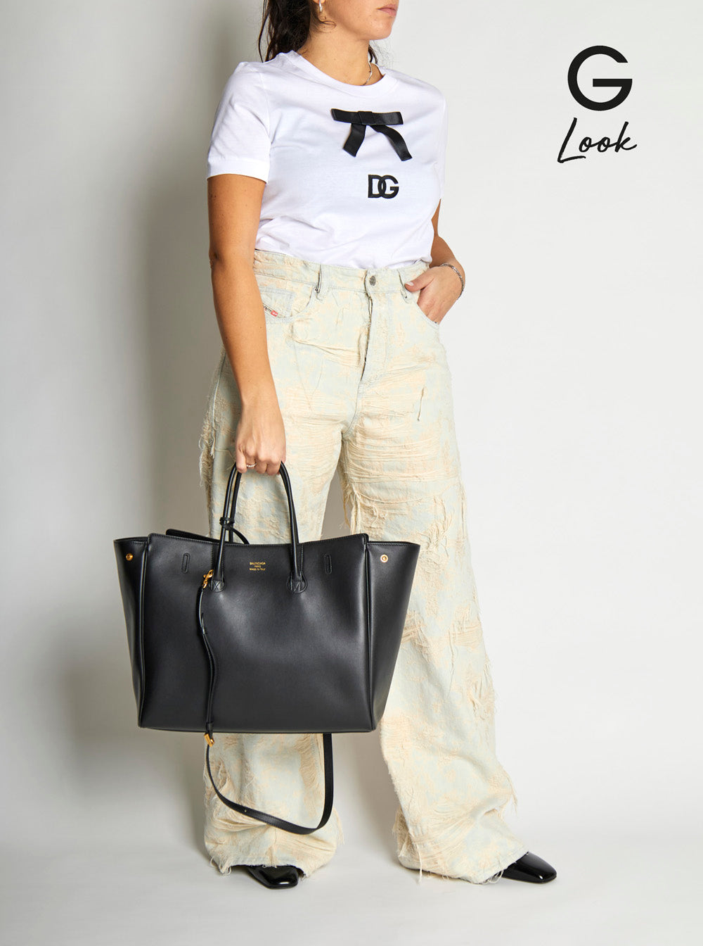 Balenciaga Women 'Hampton Medium' Black Handbag With Embossed Logo On The Front And Removable Key Ring In Leather Woman