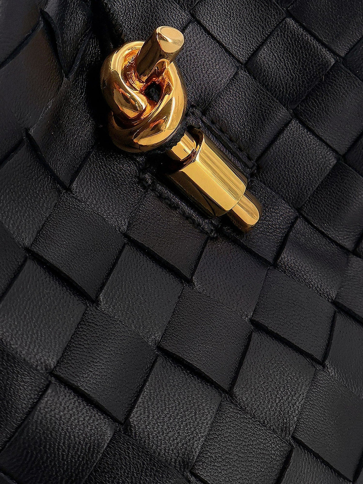 Bottega Veneta Women Andiamo Leather Smartphone Pochette With Intrecciato Motif